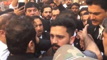 Pakistani YouTuber Rajab Butt surrounded by lawyers after alleged assault at Karachi City Court during bail hearing