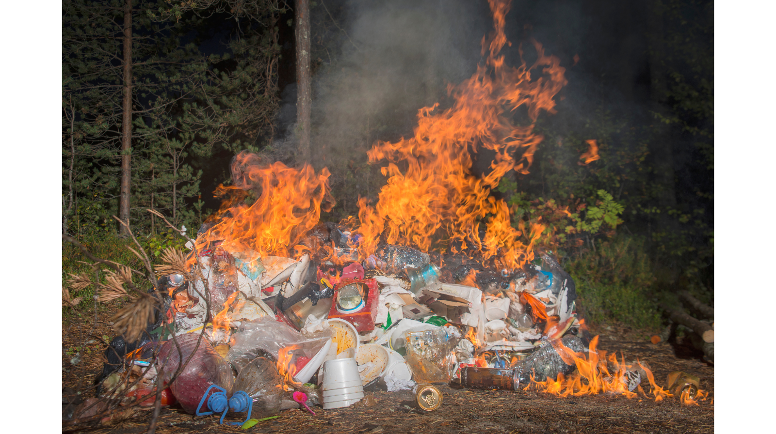 Garbage burning on an open roadside as Sindh government announces FIR and jail for offenders in Karachi